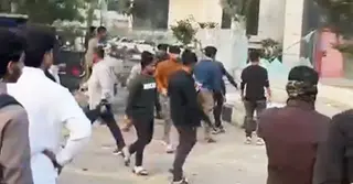 বিটিআরসি ভবনের সামনে ব্যবসায়ীদের বিক্ষোভ, হামলা-ভাঙচুরের অভিযোগ